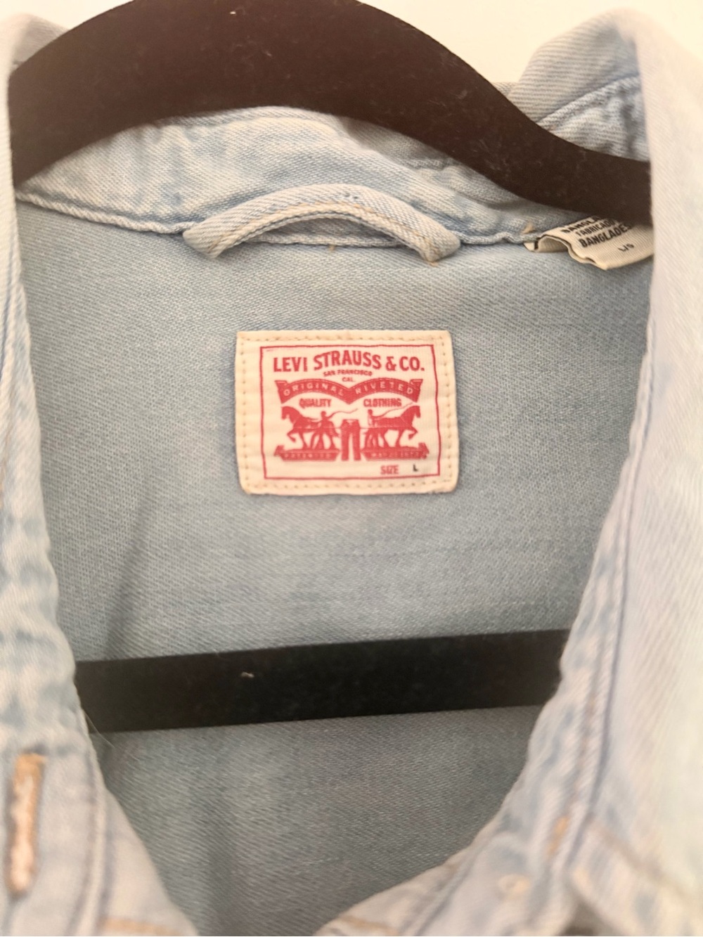 Levi's Light Blue Denim Shirt with Red Logo Patch - Picture 3 of 3